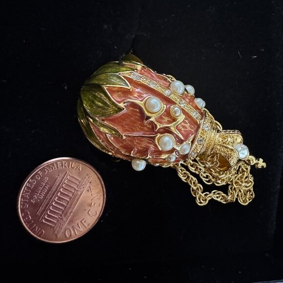 JOAN RIVERS CLASSICS COLLECTIONS Lily of the Valley Egg Pendant with Chain - Picture 16 of 16